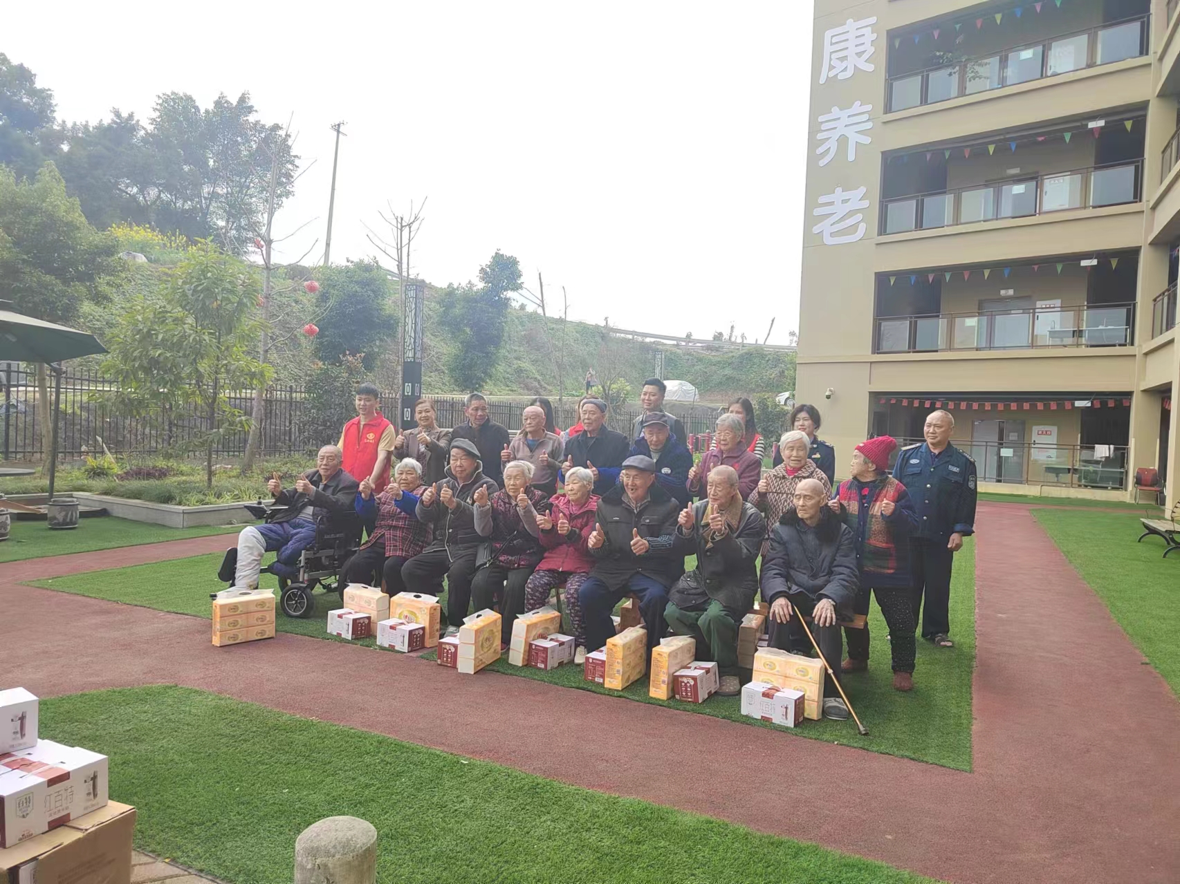 情牵敬老、、、互动中转达爱心暖人心