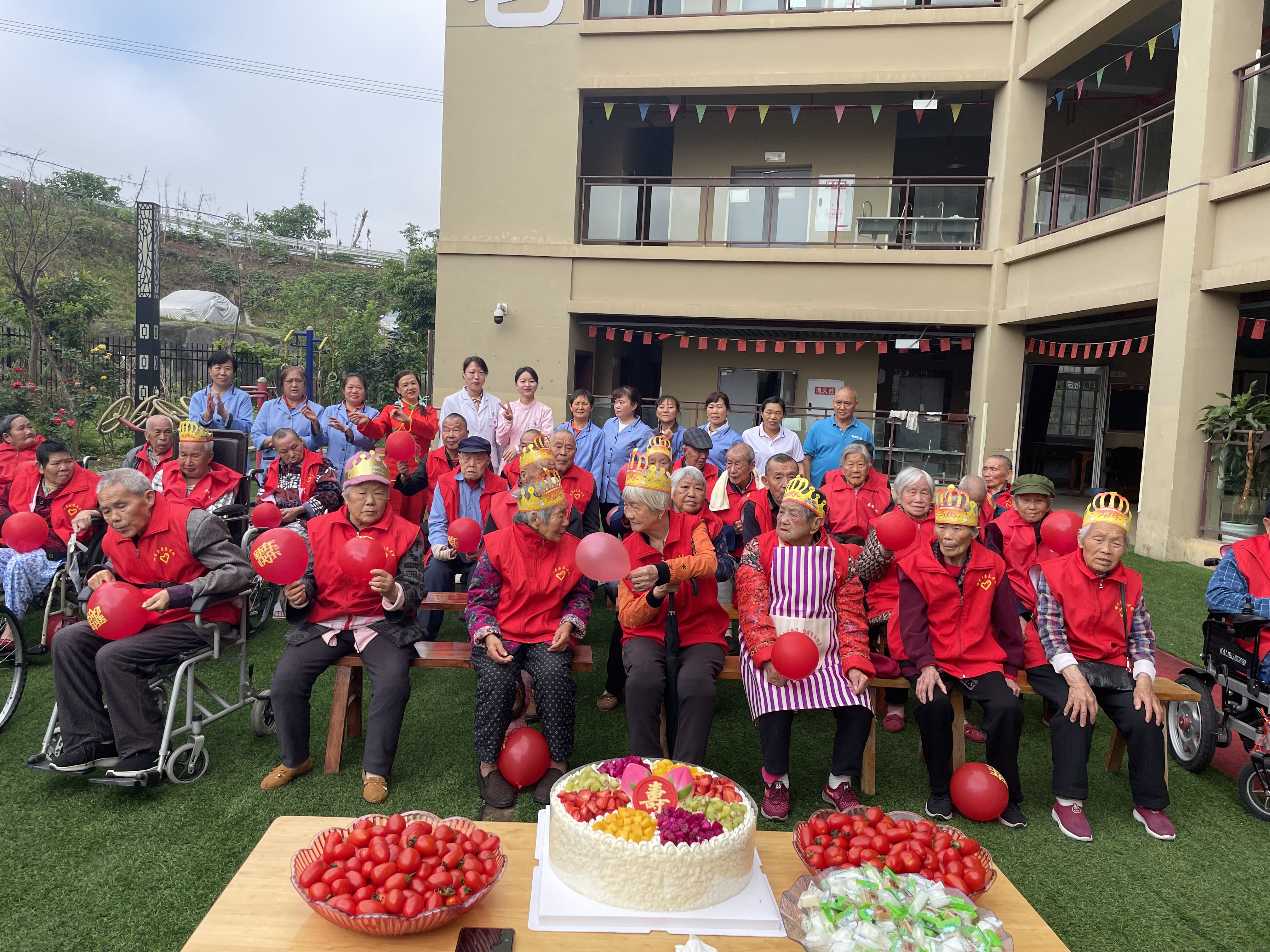 爱在五一节、、、情满养老院