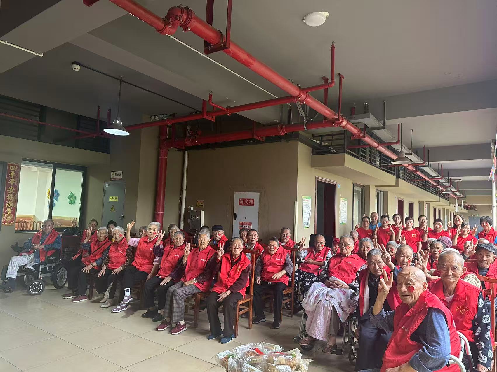 情暖双节、爱在养老院                 --国庆中秋主题活动